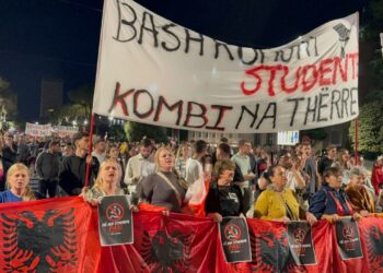 “Shqipëria kërkon revolucion”/ Sot dita e 117-të e protestës, qytetarët të vendosur deri në largimin e qeverisë: Rama, jep dorëheqjen!