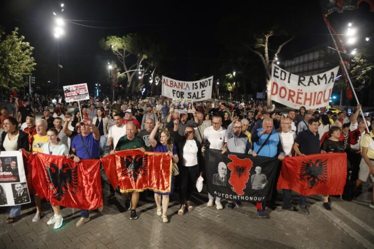 118 ditë revoltë popullore! Protestuesit nuk ndalen deri në largimin e Ramës: Ta shpëtojmë atdheun