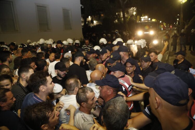 Shtatori nisi me përshkallëzim të protestës! Dje “zunë në çark” Ramën për rreth dy orë në Kryeministri, sot dita e 95-të