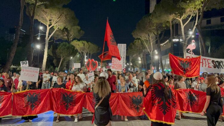 103 ditë protestë/ Qytetarët nuk tërhiqen nga kërkesa për dorëheqjen e Ramës: Të bllokojmë të gjithë institucionet