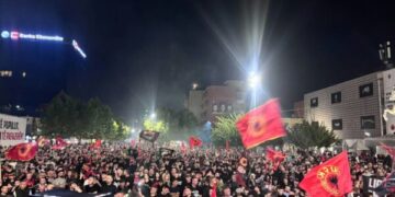 Mbahet protesta në Prishtinë kundër aktgjykimit ndaj ish-krerëve të UÇK-së