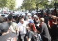 U ndaluan gjatë tensioneve para Parlamentit, lirohen 25 protestuesit dhe procedohen në gjendje të lirë