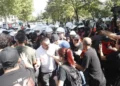Protesta te Kuvendi/ Policia arreston me dhunë 11 persona
