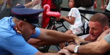 Media gjermane raporton mbi protestat në Tiranë: Shqiptarët kërkojnë arrestimin e Ramës
