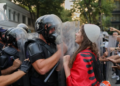 ‘Arrestoni Ramën’/ Gazeta amerikane: Policia përplaset me protestuesit, revolta po trondit Shqipërinë