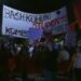 “Qeveri e krimit”, protestuesit vazhdojnë marshimin në rrugët e Tiranës