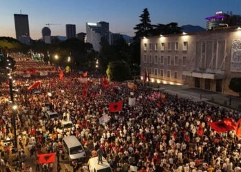 “Lironi shqipet”/ 97 ditë revoltë! Në orën 10:00 para gjykatës për protestuesit e arrestuar, pasdite para Kryeministrisë