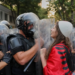 ‘Arrestoni Ramën’/ Gazeta amerikane: Policia përplaset me protestuesit, revolta po trondit Shqipërinë