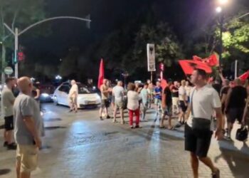 Aksioni i protestuesve, mbajnë të bllokuar të dy krahët e Unazës,