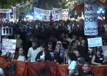 “Edi Rama frikacak do të çojmë ty në SPAK”, protestuesit vijojnë marshimin: Ju erdhi fundi!
