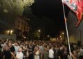 101 ditë qëndresë! Dje rrethuan Kryeministrinë dhe sot para Kuvendit, protestuesit: T’i presim deputetët me vezë e domate