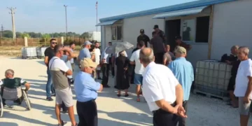 Protesta në Patos-Marinëz nis me tensione, banorët hyjnë në ambientet e Bankers Petroleum