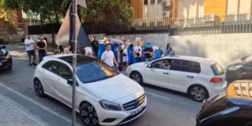 “Lironi çunat!”/ Protestuesit mblidhen para Gjykatës Penale, pritet masa e sigurisë për të arrestuarit