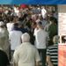 “Lironi çunat!”-U godit nga policia, protestuesi kthehet në shesh, turma niset drejt Bllokut të Sigurisë