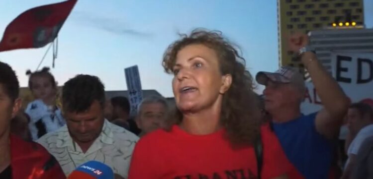 “Poshtë Balluku, poshtë Rama”/ Protestuesja nga Italia: Na kanë grabitur tokat, këta duhen rrëzuar patjetër
