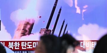 Koreja e Veriut lëshon dy raketa drejt Detit Lindor, reagon Seuli dhe Tokio