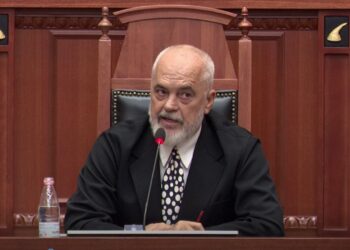 Rama u vë fre pagave të magjistratëve, mazhoranca socialiste  përcakton me 84 vota formulën e re
