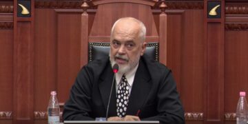 Rama u vë fre pagave të magjistratëve, mazhoranca socialiste  përcakton me 84 vota formulën e re