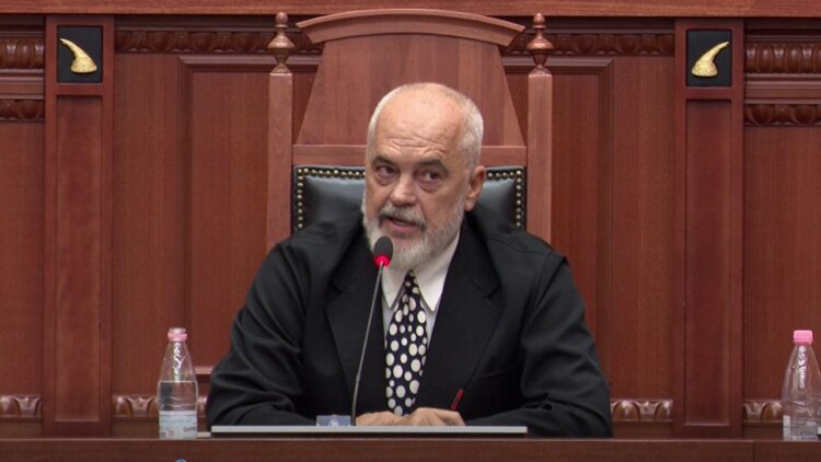 Rama u vë fre pagave të magjistratëve, mazhoranca socialiste përcakton me 84 vota formulën e re