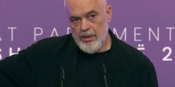Pasi vetë i ka mbyllur veshët për shqetësimet e qytetarëve, Rama u ‘kthehet’ të tijve: Dëgjoni hallet e njerezve