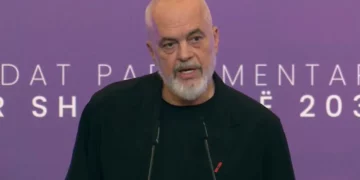 Mbi tre muaj shqiptarët kërkojnë dorëheqjen e tij, Rama u premton “Pasqyrën“: Do zgjidhë hallet e qytetarëve