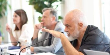 Rama mbledh sot deputetët socialistë dhe ministrat, priten edhe ndryshime në qeveri