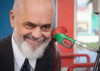 Nafta në Shqipëri kushton 2.6 herë më shumë se mesatarja e Europës, krahasuar me të ardhurat
