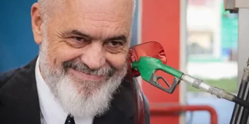 Nafta në Shqipëri kushton 2.6 herë më shumë se mesatarja e Europës, krahasuar me të ardhurat