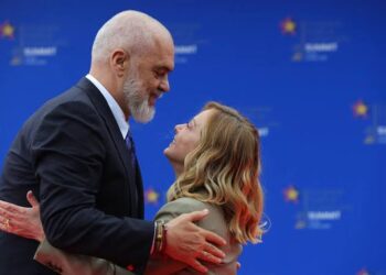 Qeveria më jetëgjatë në detyrë, Rama uron ‘motrën’ Meloni: Tani të ka mbetur të thyesh rekordin tim