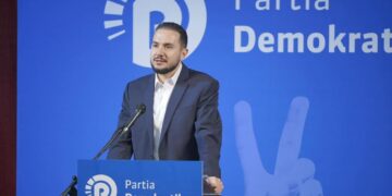 Salianji: Paradoksi i udhëtimit të Sali Berishës në SHBA