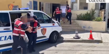 Plagosën me thika dy vëllezër në Sarandë, arrestohen në flagrancë 3 të rinjtë