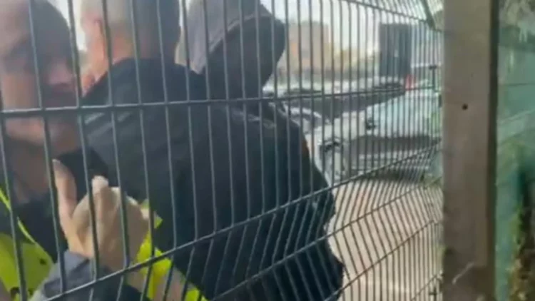 Broja përplaset me tifozin pas humbjes, sulmuesi i Burnley-t: Kam qenë jashtë për një vit