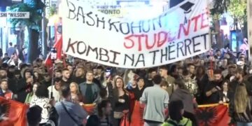“Edi Rama frikacak, po të vjen radha për në SPAK”/ Mbyllet protesta e 117-të, qytetarët: Nesër më shumë