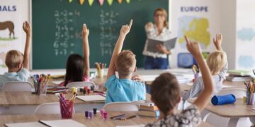 Arsimi fillor në rënie, Shqipëria humbet rreth 6 mijë nxënës brenda një viti