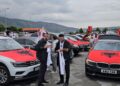 Me flamuj dhe simbole kombëtare/ Diaspora shqiptare udhëton prej tre ditësh nga Anglia dhe Europa drejt Tiranës për protestën