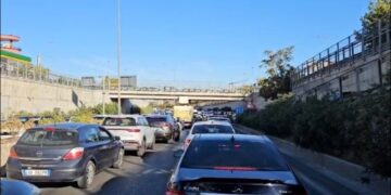 Tirana “zgjohet” në trafik/ Radhë kilometrike në Unazën e Madhe, nisja e vitit shkollor shton fluksin
