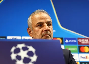 Trajneri i Fenerbahçes jep papritur dorëheqjen pas barazimit me Romën në Champions League