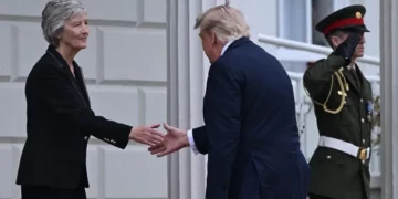 Presidenti Trump zbarkon në Europë, fillon vizitën dy-ditore në Dublin
