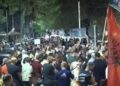“Arrestoni Edi Ramën, lironi qytetarët!”-Protestuesit rrethojnë Komisariatin Nr. 1