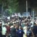 “Arrestoni Edi Ramën, lironi qytetarët!”-Protestuesit rrethojnë Komisariatin Nr. 1