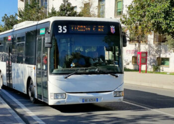 Rikthehet normaliteti me transportin publik, autobusët me kapacitet të plotë