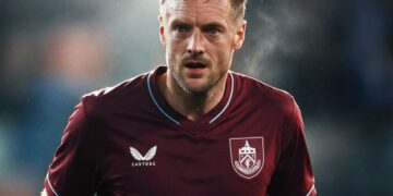 Jamie Vardy te Burnley, bëhet shok skuadre me Armando Brojën