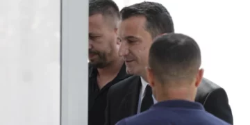 Veliaj bën kryetarin nga qelia, miraton fondet për çerdhet e abonetë për pensionistët