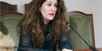Vlora Hyseni ndodhet jashtë vendit, a do arrestohet nëse nuk kthehet në Shqipëri drejtoresha e SHISH-it?