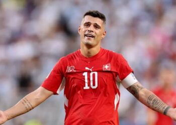 Thellohet skandali i çështjes “Xhaka”, mesfushori shqiptar rrezikon sanksione të rënda edhe nga FIFA