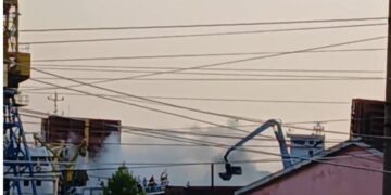 Zjarr në Portin e Shëngjinit, një anije përfshihet nga flakët