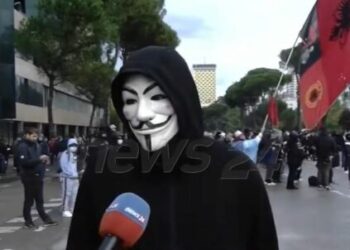 “Më kanë rënë civilët me levë hekuri”/ Protestuesi-Ramës: Të vijë të gjejë një Antifa…