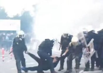 U rrah nga policët dhe i thyen këmbën/ Studenti te “Trauma”, ja si është gjendja e të riut