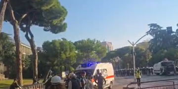 Tre të lënduar gjatë protestës, mes tyre një 15-vjeçar