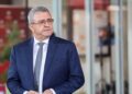 U plagos në protestë/ “Familja kuqezi është pranë tij”, Armand Duka mesazh për Erjon Vishkullin